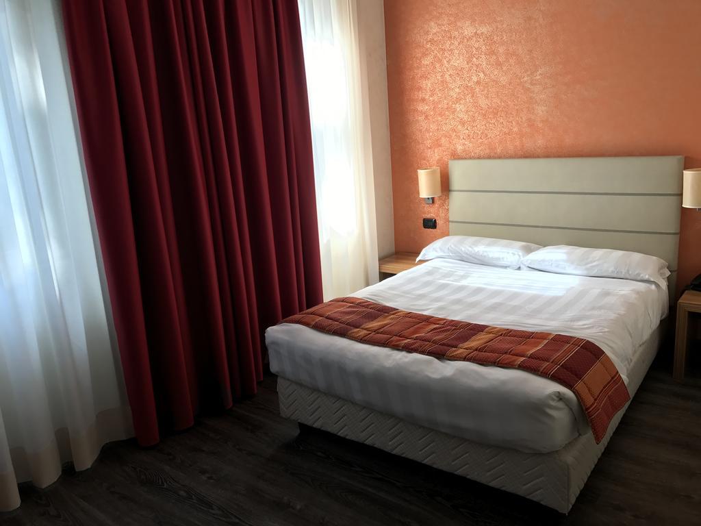 Bis Hotel Varese Ngoại thất bức ảnh